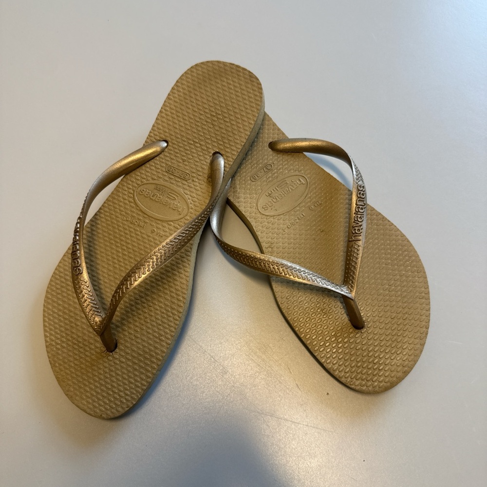 Havaianas Women’s Metallic Gold Flip Flops